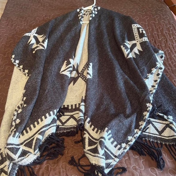 Tops - poncho with fringe